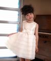 子供服 女の子 オーガンジーフリルリボン付きドレス オフホワイト(11) モデル画像アップ