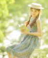 子供服 女の子 綿100％ 小花柄　ギャザー入り 日本製 ブルー(61) モデル画像全身