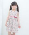 子供服 女の子 日本製 綿100％ 小花柄　ギャザー入り　リボン付き ピンク(02) モデル画像アップ