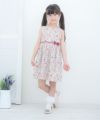 子供服 女の子 日本製 綿100％ 小花柄　ギャザー入り　リボン付き ピンク(02) モデル画像全身