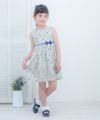 子供服 女の子 日本製 綿100％ 小花柄　ギャザー入り　リボン付き ブルー(61) モデル画像4