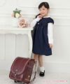 子供服 女の子 日本製花柄レースリボンブローチ付きワンピース ネイビー(06) モデル画像1