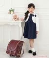 子供服 女の子 日本製花柄レースリボンブローチ付きワンピース ネイビー(06) モデル画像4