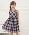 子供服 女の子 日本製チェック柄リボン付きワンピース ネイビー(06) モデル画像アップ