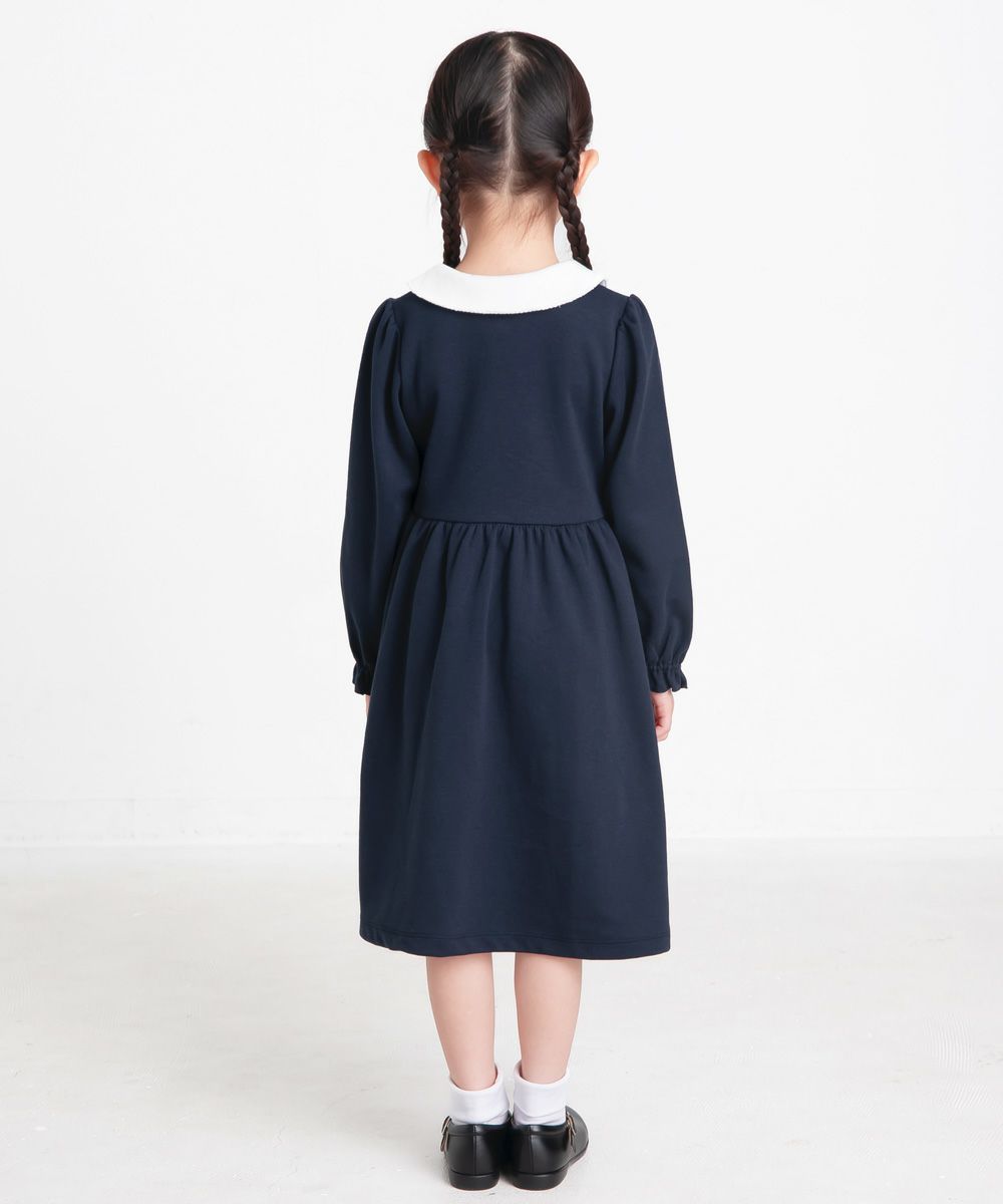 子供服 女の子 ダブルニットお花つき丸襟ワンピース ホワイト×ネイビー(16)モデル画像