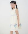 子供服 女の子 綿100％お花モチーフ＆プリントリボン付きワンピース オフホワイト(11) モデル画像2