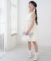 子供服 女の子 綿100％お花モチーフ＆プリントリボン付きワンピース オフホワイト(11) モデル画像4