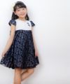 子供服 女の子 日本製花柄レース切り替えリボンつきワンピース ホワイト×ブラック(10) モデル画像アップ