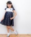 子供服 女の子 日本製花柄レース切り替えリボンつきワンピース ホワイト×ブラック(10) モデル画像全身