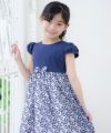 子供服 女の子 オパール加工花柄切り替えリボン付きワンピース ネイビー(06) モデル画像1