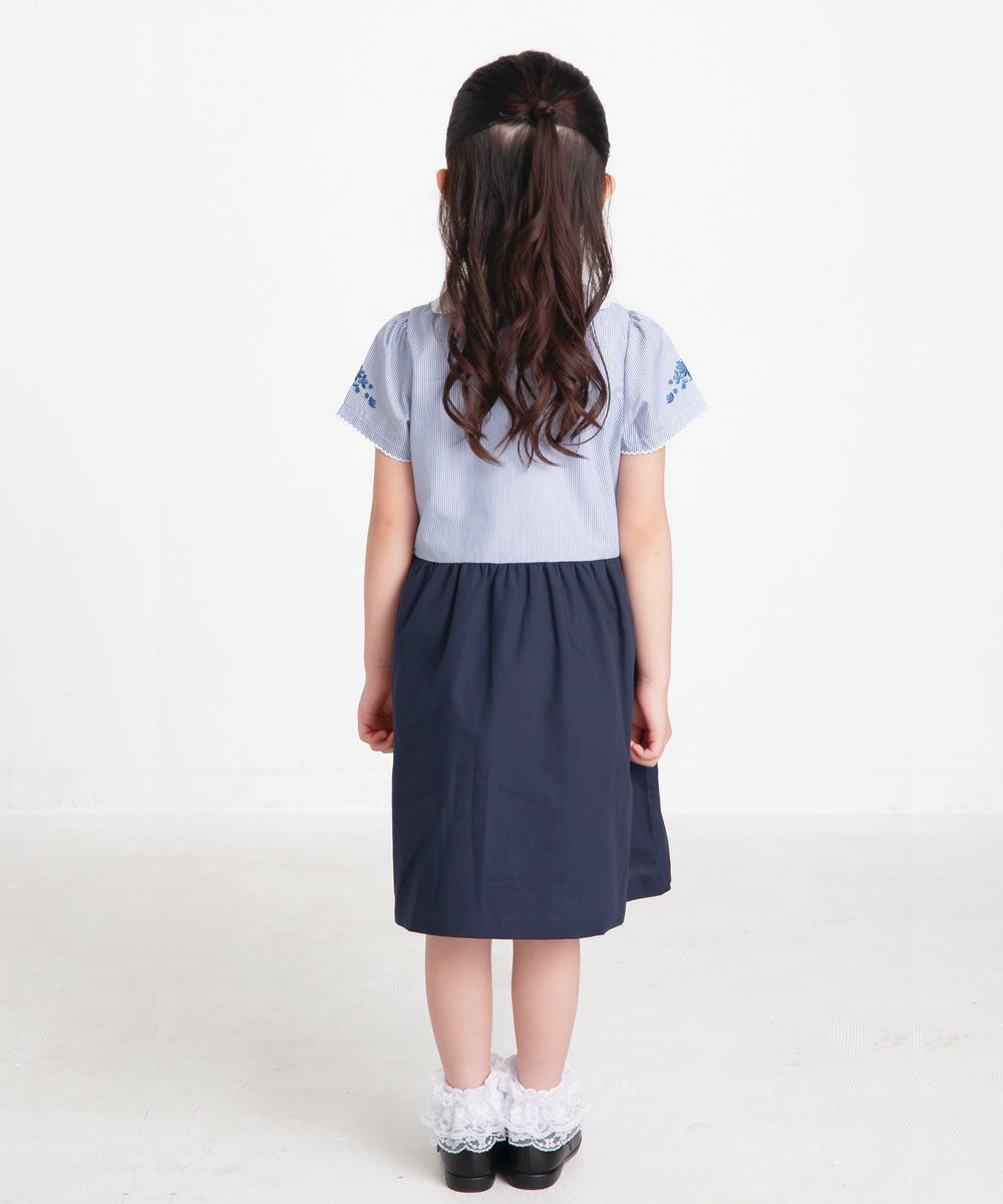 子供服 女の子 ストライプ柄スカラップ襟つきドッキングワンピース ブルー(61) モデル画像4