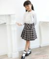 子供服 女の子 ギャザー襟付きフリル袖タックブラウス オフホワイト(11) モデル画像全身