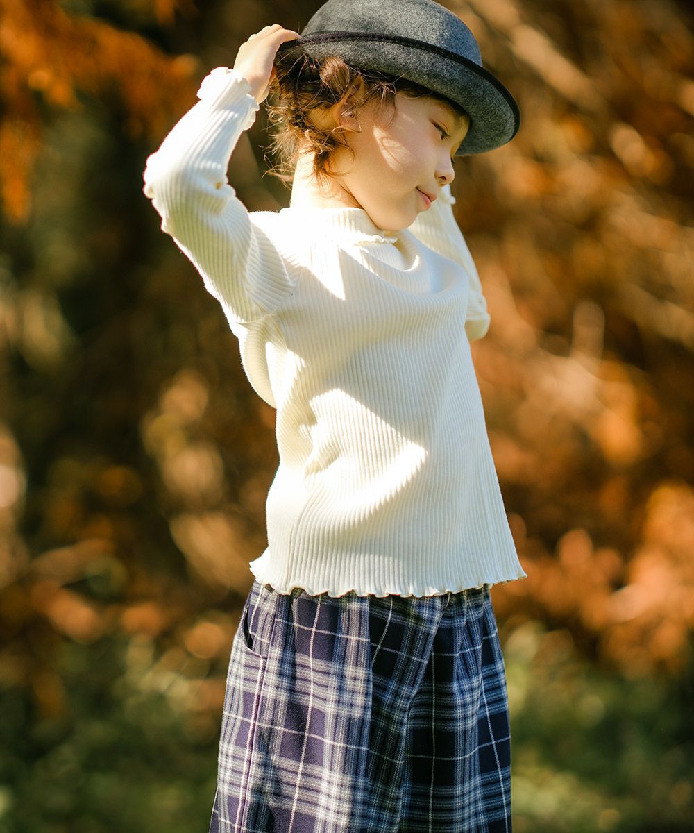 子供服 女の子 日本製綿100％リブ編みタートルネックTシャツ オフホワイト(11) モデル画像10