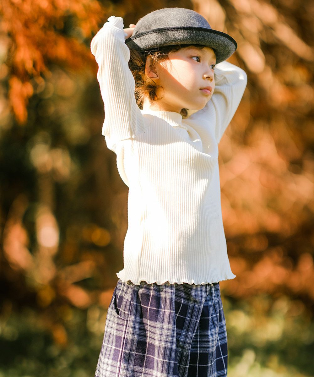 子供服 女の子 日本製綿100％リブ編みタートルネックTシャツ オフホワイト(11) モデル画像11