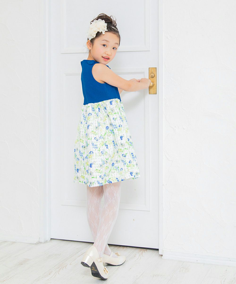 子供服 女の子 日本製花柄リボン＆裏地つきギャザーワンピース ブルー(61) モデル画像4