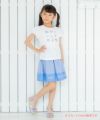 子供服 女の子 ギンガムチェック柄リボン付きギャザースカート ブルー(61) モデル画像全身
