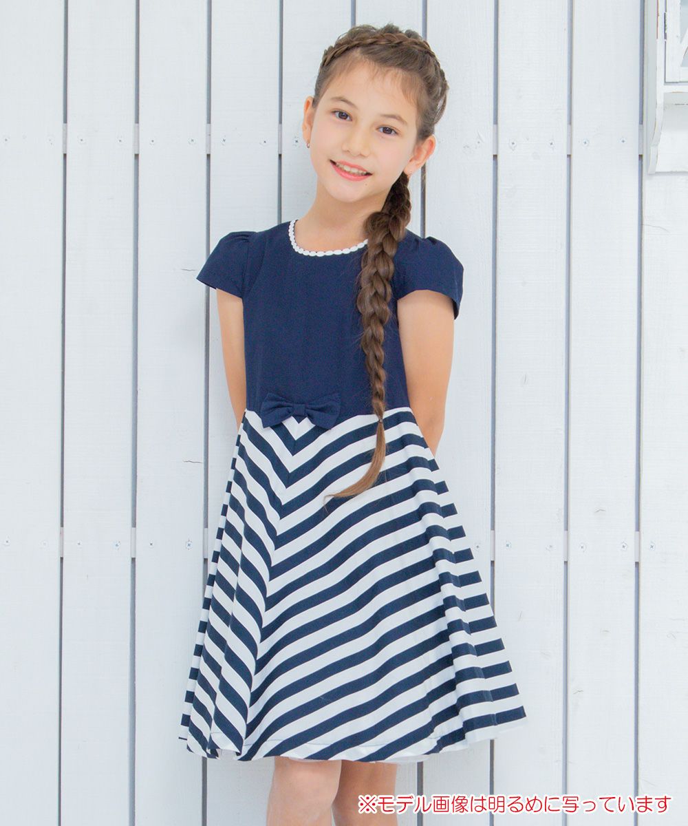 子供服 女の子 日本製綿100％ボーダー柄切り替えワンピース ネイビー(06) モデル画像アップ