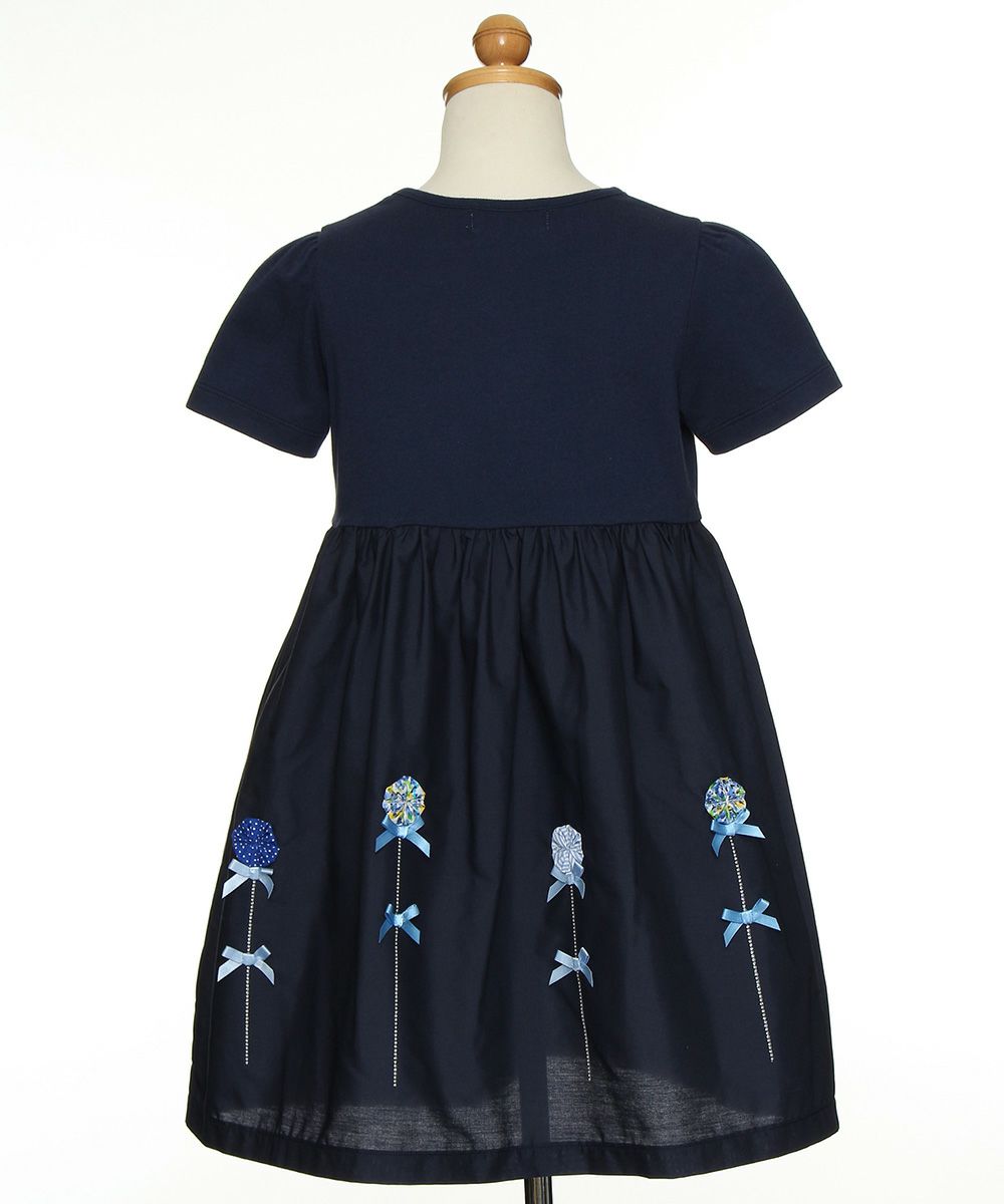 子供服 女の子 花モチーフ＆リボンつきワンピース ネイビー(06) トルソー背面