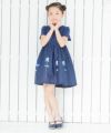 子供服 女の子 花モチーフ＆リボンつきワンピース ネイビー(06) モデル画像2