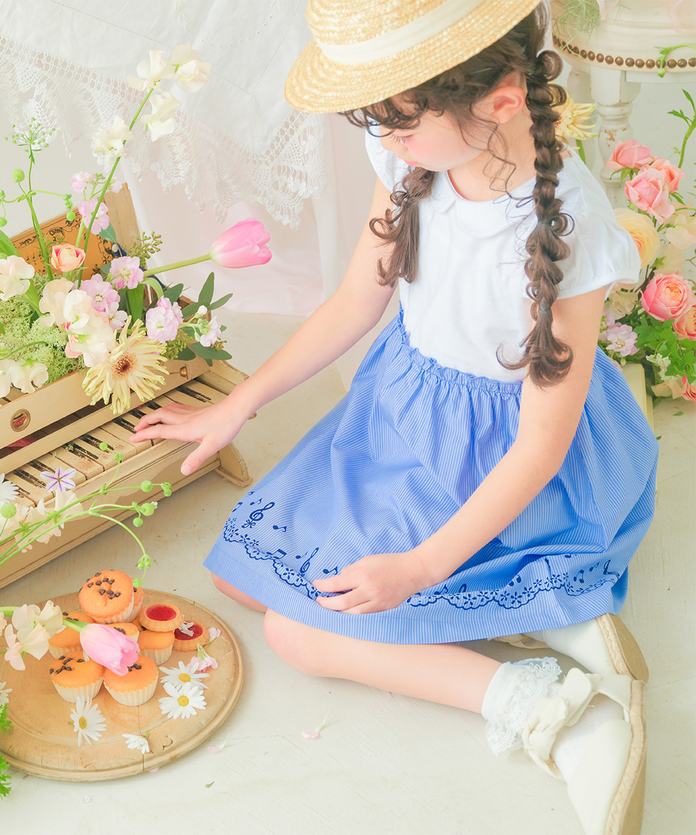 子供服 女の子 ストライプ柄音符プリント襟付きドッキングワンピース ブルー(61) トルソー背面