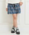 子供服 女の子 オリジナルチェック柄リボン付きキュロットパンツ チャコールグレー(93) モデル画像アップ