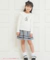 子供服 女の子 綿100％女の子＆ロゴプリントフリルTシャツ オフホワイト(11) モデル画像全身