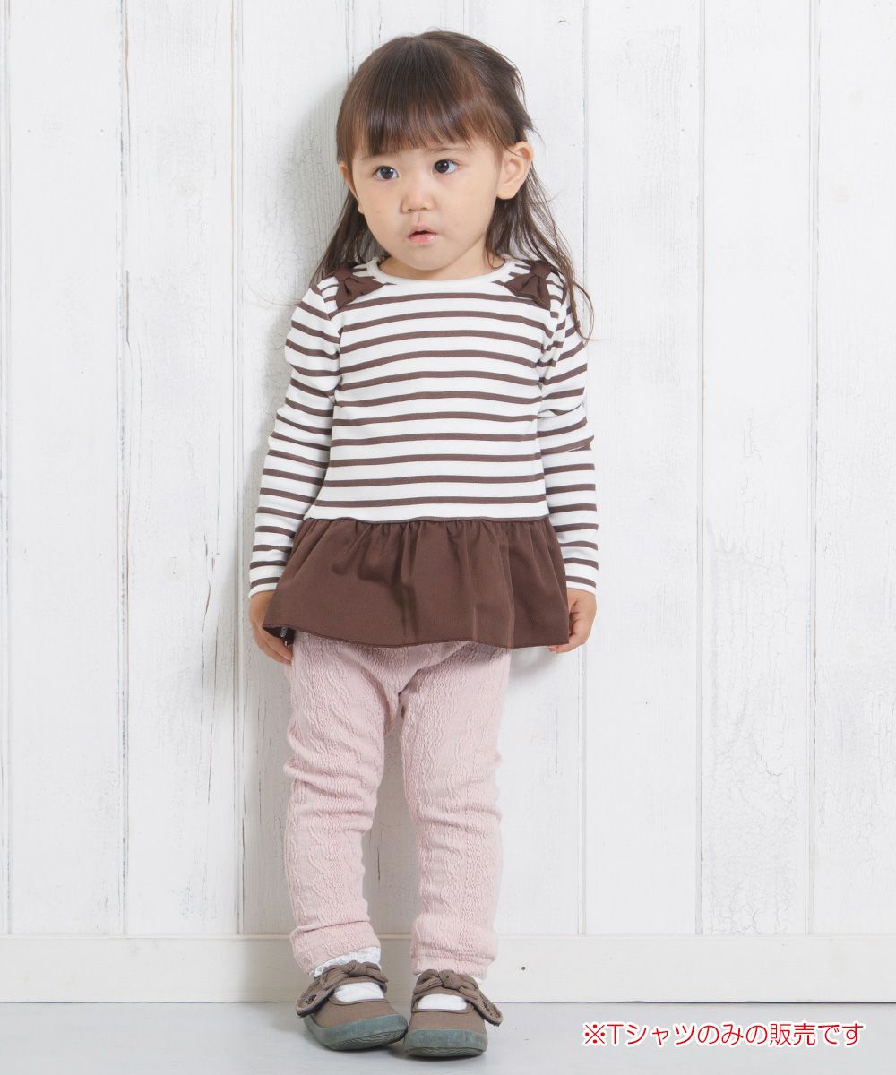ベビー服 女の子 ベビーサイズボーダー柄リボンつきフリルTシャツ ブラウン(05) モデル画像全身