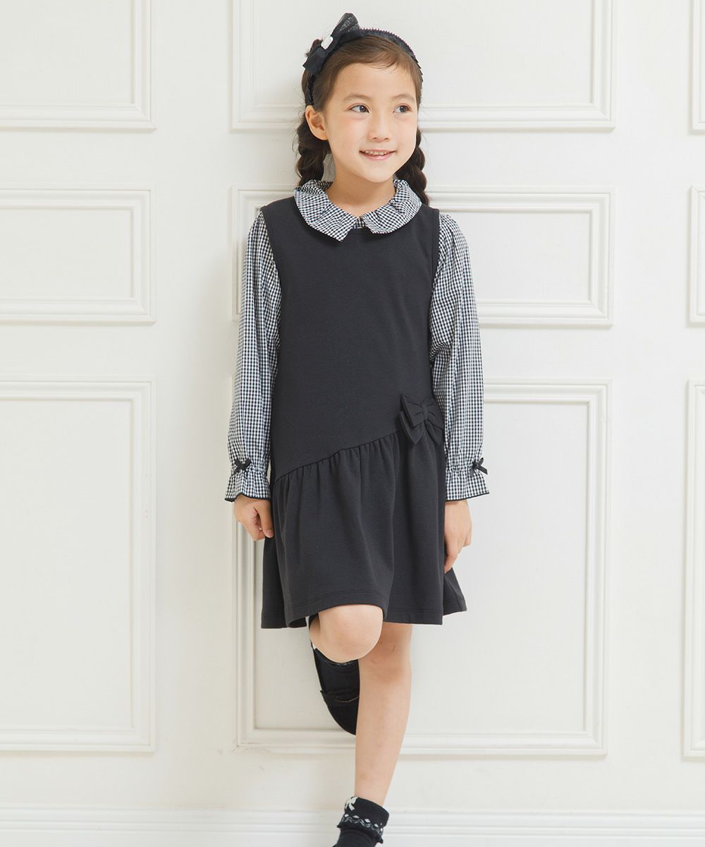 子供服 女の子 リボン付きギャザーワンピース ブラック(00) モデル画像2