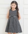 子供服 女の子 日本製花柄モノトーンワンピース ブラック(00) モデル画像アップ