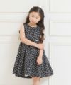 子供服 女の子 日本製花柄モノトーンワンピース ブラック(00) モデル画像1