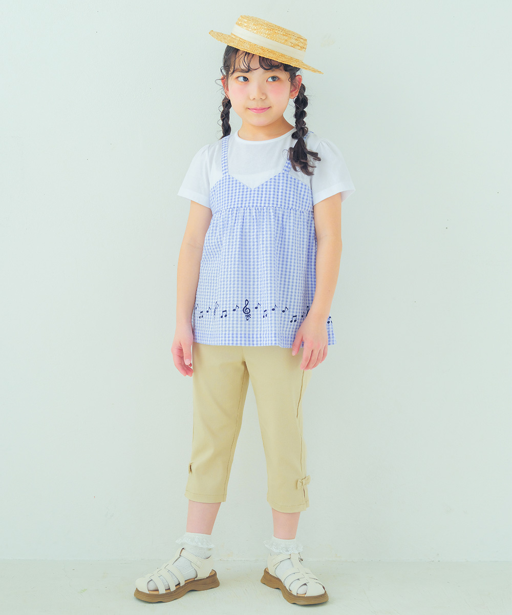 子供服 女の子 ストレッチツイル素材リボンつき７分丈パンツ パープル(91) モデル画像全身 カプリパンツ