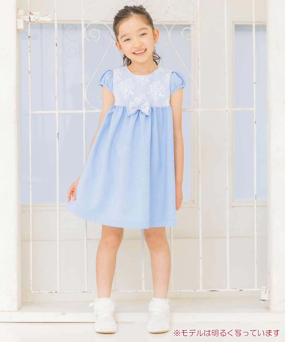 子供服 女の子 日本製レースリボン付きハイウエストワンピース ブルー(61) モデル画像全身