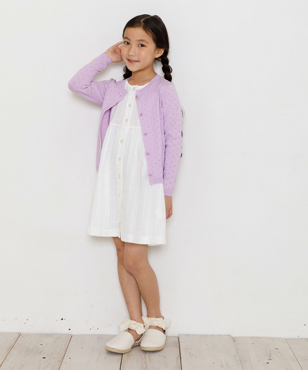 子供服 女の子 綿100％アイレット編みカーディガン パープル(91) モデル画像4