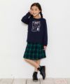 子供服 女の子 リボンプリント＆バレエシューズモチーフ裏毛トレーナー ネイビー(06) モデル画像全身