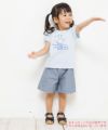 ベビー服 女の子 綿100％スカラップつきダンガリーショートパンツ ネイビー(06) モデル画像全身