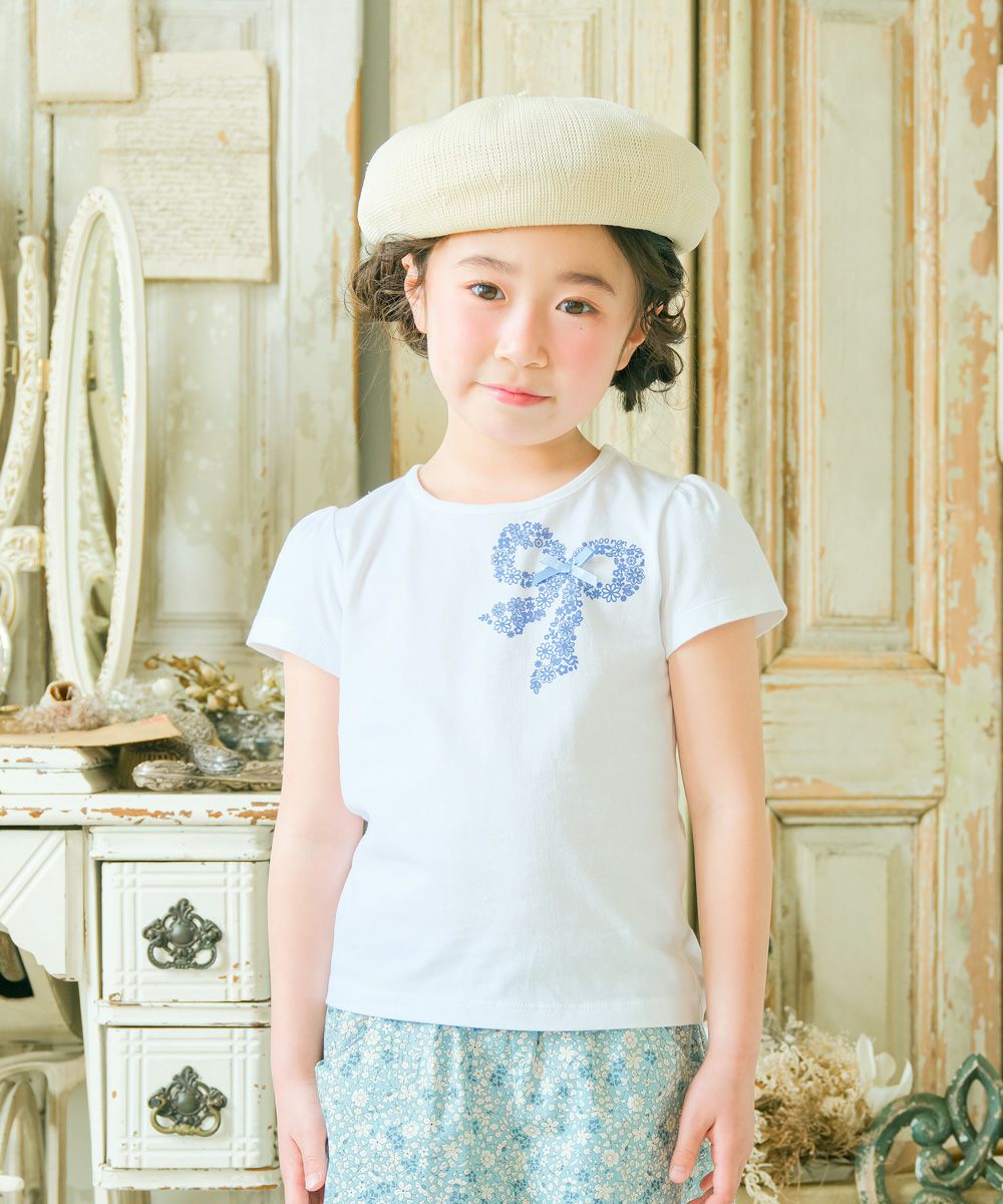 子供服 女の子 綿100％お花プリントリボンモチーフ付きTシャツ オフホワイト(11) モデル画像