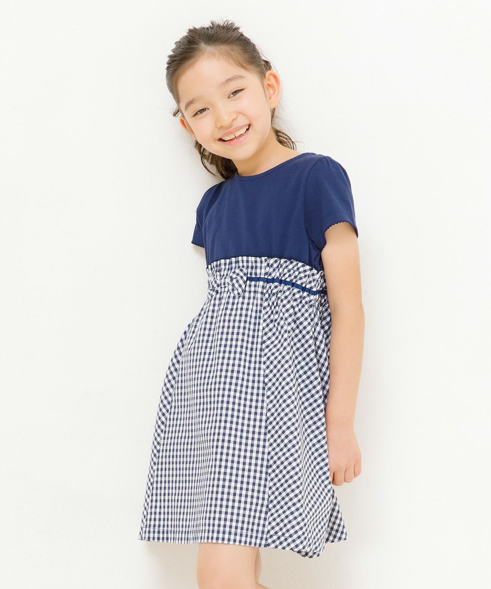 子供服 女の子 ギンガムチェック柄リボン付きギャザーワンピース ネイビー(06) モデル画像4