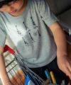 子供服 男の子 綿100％ギタープリント楽器シリーズTシャツ 杢ｸﾞﾚｰ(92) 画像全身