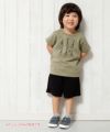 ベビー服 男の子 ベビーサイズ綿100％ギタープリント楽器シリーズTシャツ カーキ(82) モデル画像全身