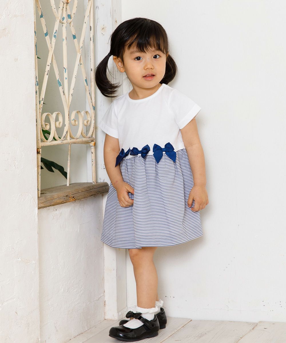 ベビー服 男の子 ベビーサイズボーダー柄リボン＆裏地付きドッキングワンピース オフホワイト(11) モデル画像3