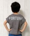 子供服 男の子 綿100％バックロゴプリントゆったりシルエットTシャツ チャコールグレー(93) モデル画像アップ