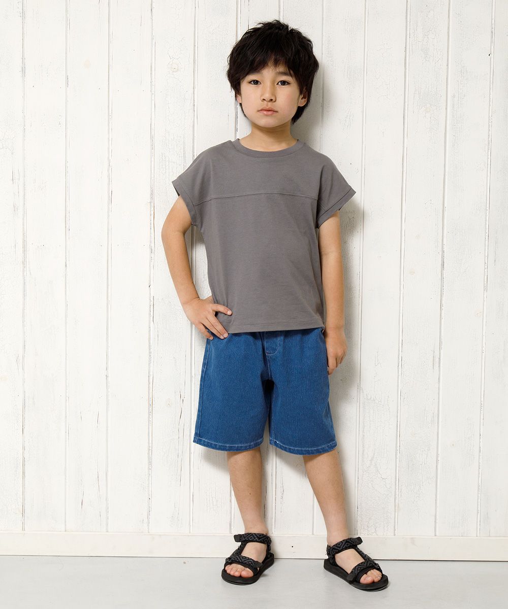 子供服 男の子 綿100％バックロゴプリントゆったりシルエットTシャツ チャコールグレー(93) モデル画像2