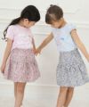 子供服 女の子 綿100％花柄リボ付きギャザースカート ブルー(61) モデル画像2