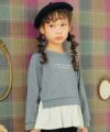 子供服 女の子 ロゴ＆リボン付きフリル裏毛トレーナー チャコールグレー(93) モデル画像アップ