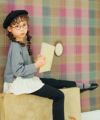 子供服 女の子 ロゴ＆リボン付きフリル裏毛トレーナー チャコールグレー(93) モデル画像1