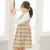 子供服 女の子 チェック柄ギャザーワンピース ベージュ(51) モデル画像アップ