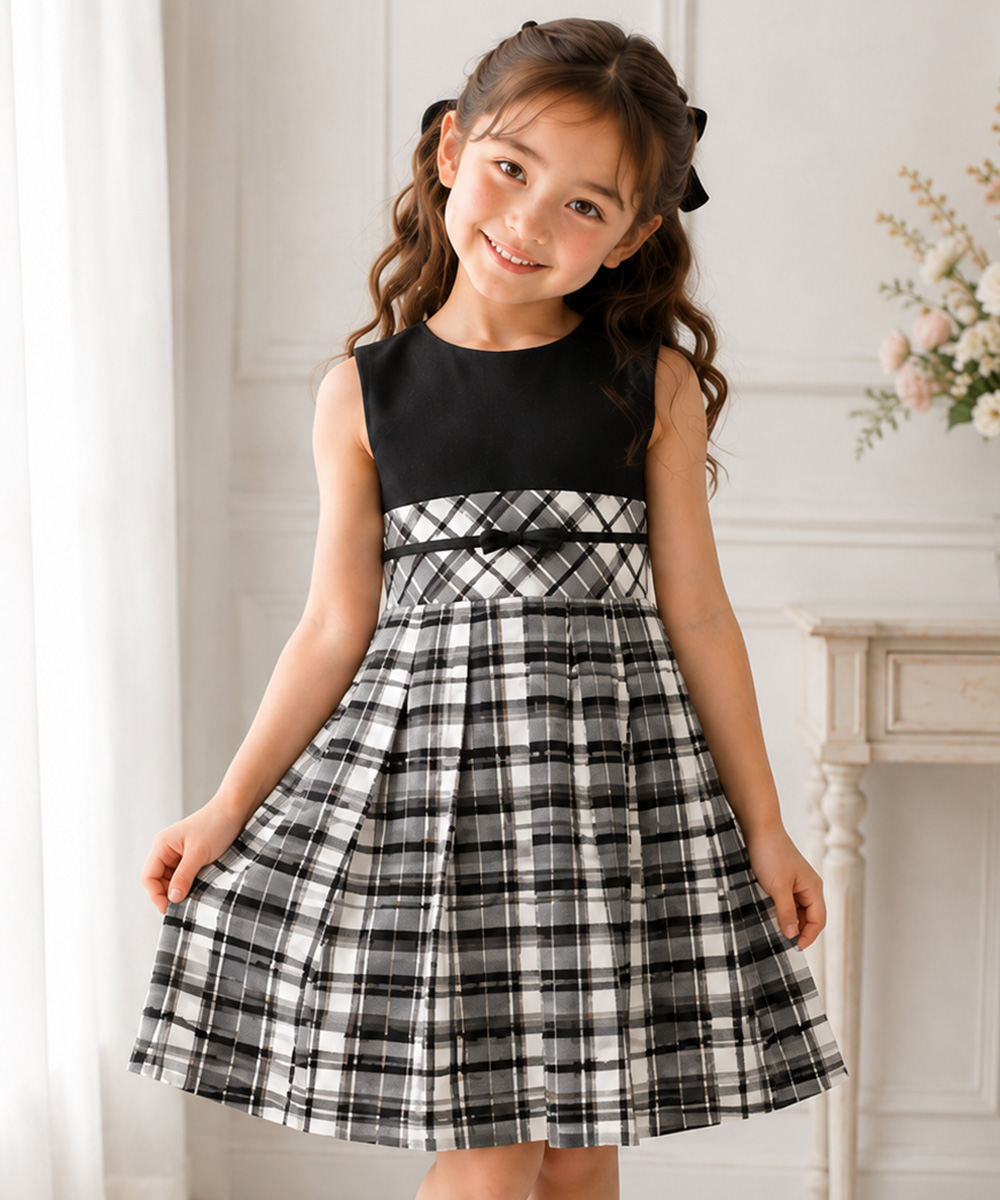 子供服 女の子 日本製チェック柄リボン付きワンピース ホワイト×ブラック(10) モデル画像アップ