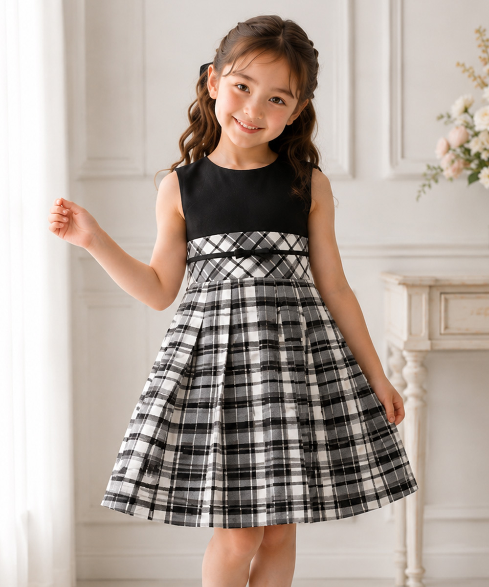 子供服 女の子 日本製チェック柄リボン付きワンピース ホワイト×ブラック(10) モデル画像1