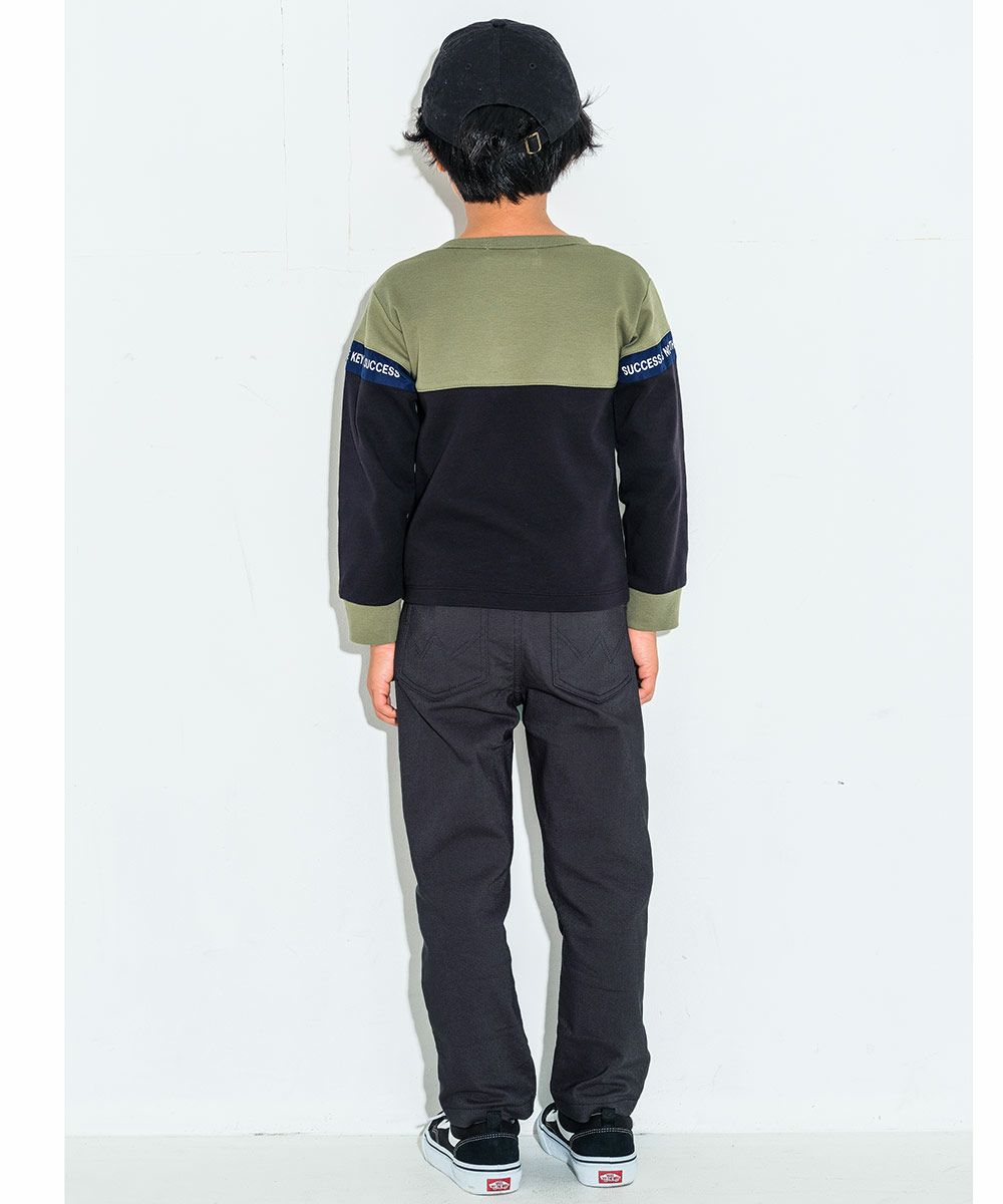 子供服 男の子 スーパーストレッチツイル素材ロゴ刺繍ロングパンツ チャコールグレー(93) モデル画像3