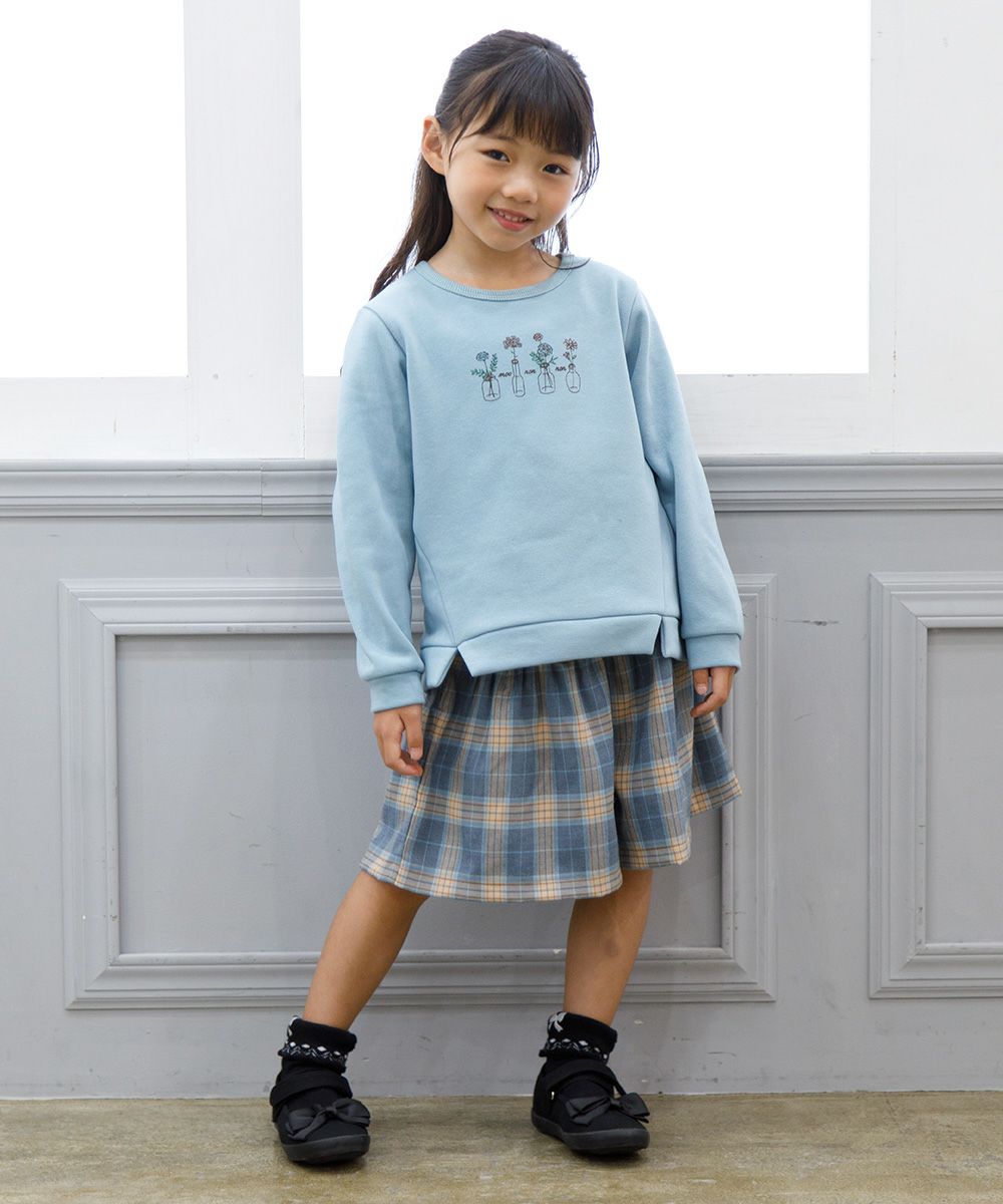 子供服 女の子 あったか裏シャギーお花＆ロゴプリントトレーナー グリーン(08) モデル画像全身